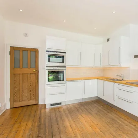 Image 2 - St Mary's Avenue, London, N3 1SP, United Kingdom - Apartment for rent