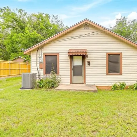 Buy this 1 bed house on 461 South 1st Avenue in Stephenville, TX 76401