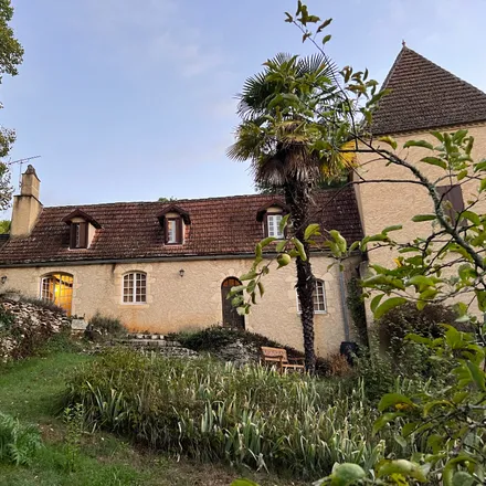 Rent this 4 bed house on unnamed road in 46700 Puy-l'Évêque, France
