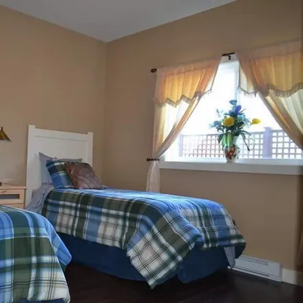 Rent this 2 bed apartment on Peachland in BC V0H 1X2, Canada