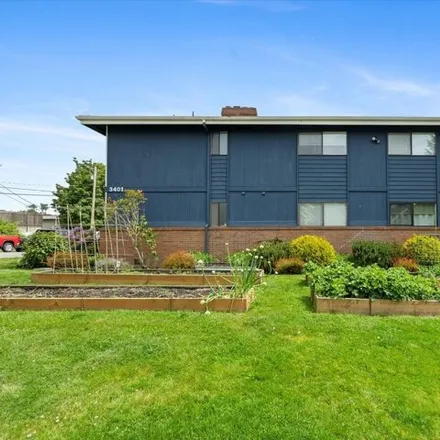 Buy this 2 bed condo on 1922 34th Street in Everett, WA 98201