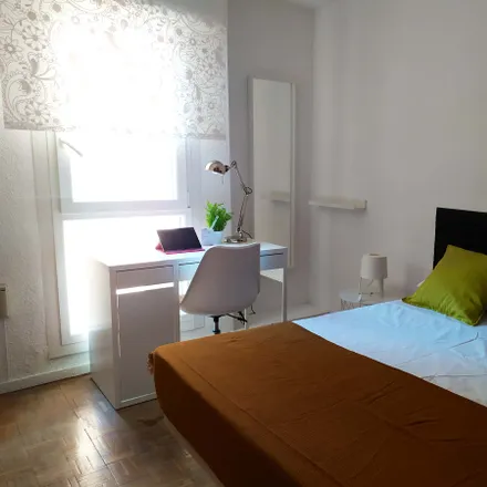 Image 2 - Avenida de Portugal, 1, 28011 Madrid, Spain - Room for rent