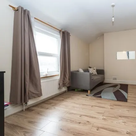 Rent this 1 bed apartment on 19 Oaklands Grove in London, W12 0JD
