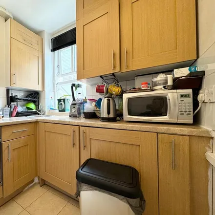 Image 2 - Kingsley Flats, Old Kent Road, London, SE1 5XG, United Kingdom - Apartment for rent