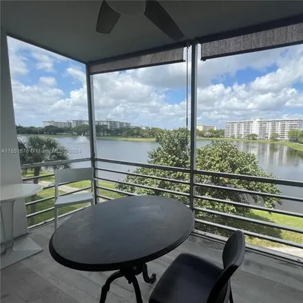 Buy this 1 bed condo on 2739 North Palm Aire Drive in Pompano Beach, FL 33069