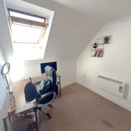 Rent this 2 bed apartment on Woburn Road in Bedford, MK40 1DY
