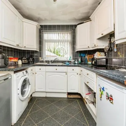 Image 6 - Home, 10 Roundwood Grove, Rawmarsh, S62 5HN, United Kingdom - Duplex for sale