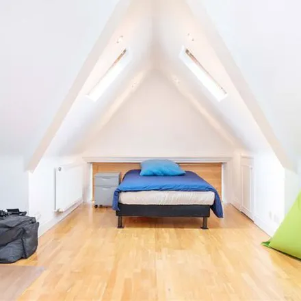 Rent this 5 bed apartment on Pumpkin House in 79 Compayne Gardens, London