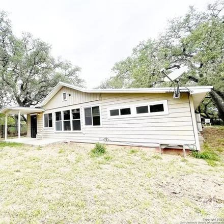 Image 7 - 1668 Cemetery Road, Devine, TX 78016, USA - House for sale