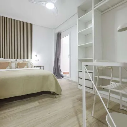 Rent this 6 bed apartment on Carrer del Duc de Mandas in 23T, 46019 Valencia