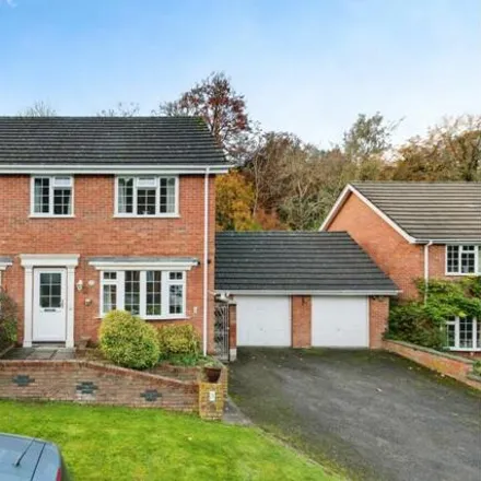 Buy this 4 bed house on Lowdon Close in High Wycombe, HP11 1DN