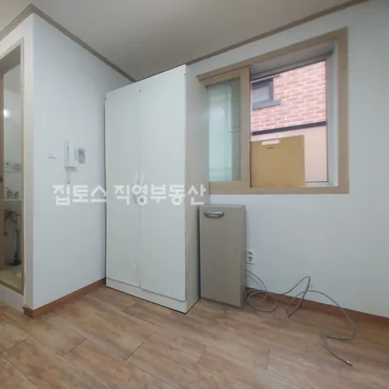 Rent this studio apartment on 서울특별시 관악구 신림동 505-6