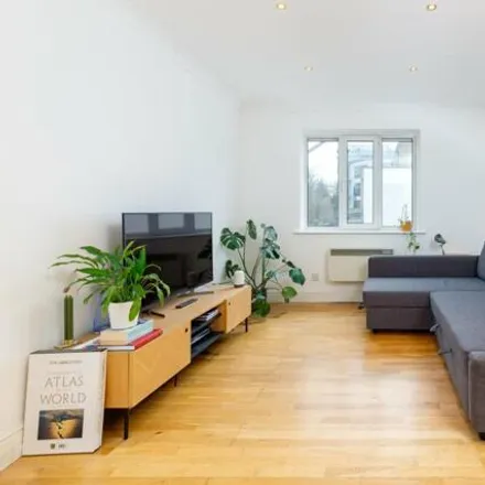 Buy this 2 bed apartment on Silver Crescent in London, W4 5SE