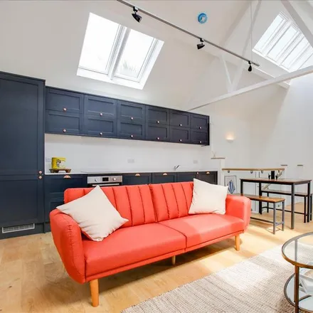 Image 5 - Locarno Road, London, W3 6RG, United Kingdom - House for rent