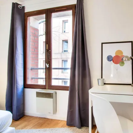Rent this 3 bed room on 9 Rue du Faubourg Notre-Dame in 59800 Lille, France