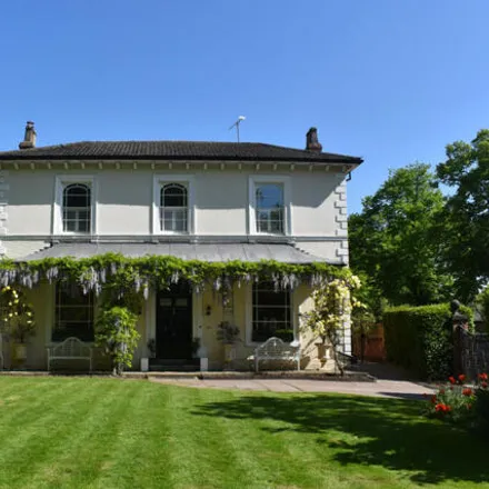 Rent this 5 bed house on 20 Avenue Road in Royal Leamington Spa, CV31 3PG