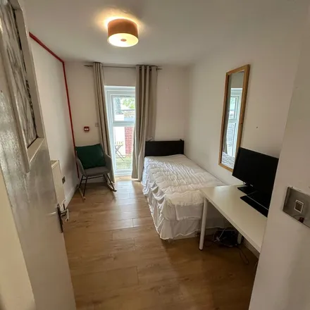 Rent this 1 bed apartment on Buckingham Road in London, E18 2PW