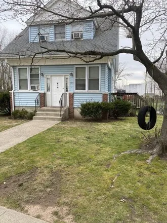 Buy this 3 bed townhouse on 672 Woodward Avenue in New Haven, CT 06512