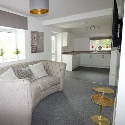 Rent this 5 bed townhouse on 27 Greenbank Terrace in Plymouth, PL4 8FG