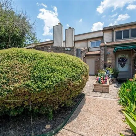 Image 2 - 710 Country Place Dr Apt H, Houston, Texas, 77079 - House for sale