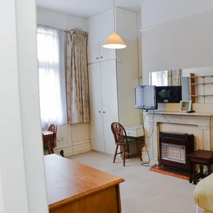 Rent this studio apartment on 25 St Anns Villas in London, W11 4RT