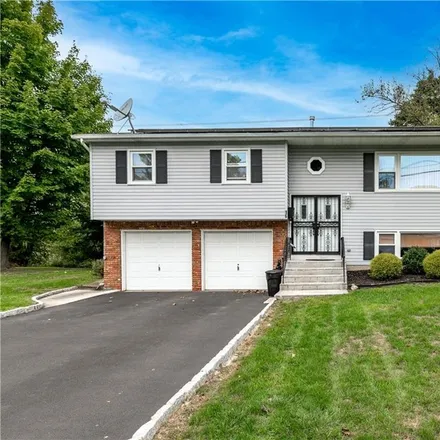 Buy this 4 bed house on 16 Hickory Lane in Mount Ivy, NY 10923