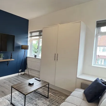 Image 9 - Watford, WD24 6PU, United Kingdom - Apartment for rent