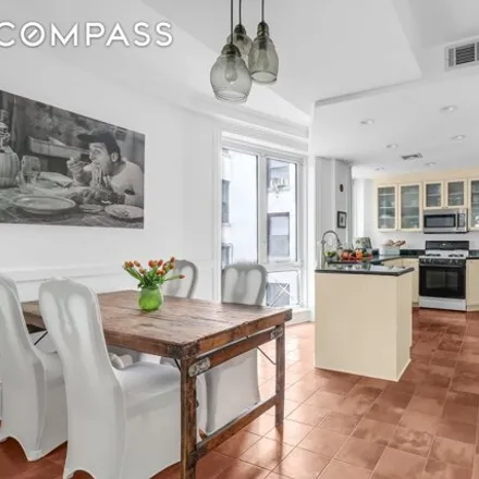 Image 3 - 251 West 98th Street, New York, NY 10025, USA - Condo for sale