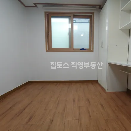 Rent this studio apartment on 서울특별시 관악구 봉천동 1563-17