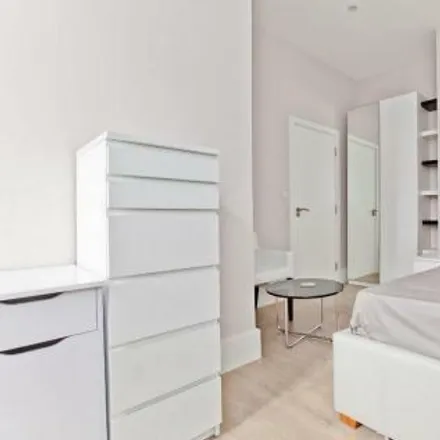 Rent this studio apartment on 30 Lithos Road in London, NW3 6EH