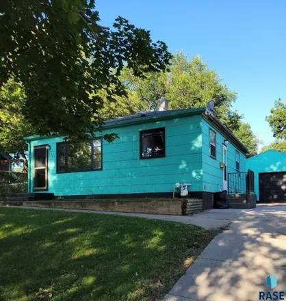 Buy this 3 bed house on 1763 South Wayland Avenue in Sioux Falls, SD 57105
