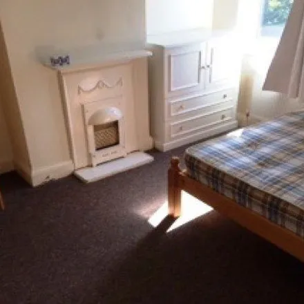 Rent this 6 bed apartment on M.A. News & Halal Meat Centre in Cricket Road, Oxford