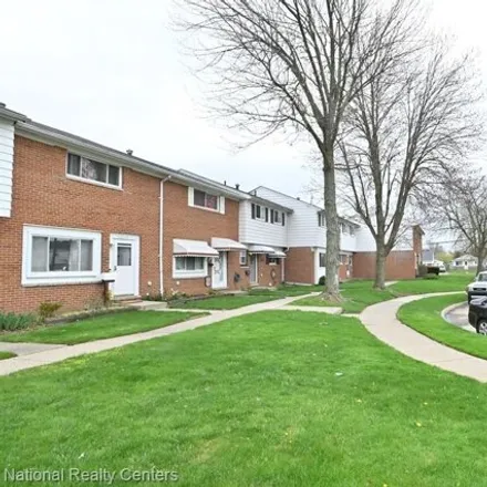 Image 4 - 20100 Merle Court, Clinton Township, MI 48035, USA - Townhouse for sale