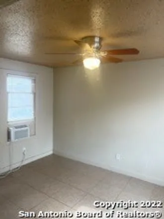 Image 2 - 333 Fair Avenue, San Antonio, TX 78223, USA - Apartment for rent
