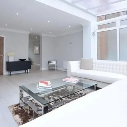 Image 7 - St John's Lodge, Harley Road, London, NW3 3BX, United Kingdom - Townhouse for rent