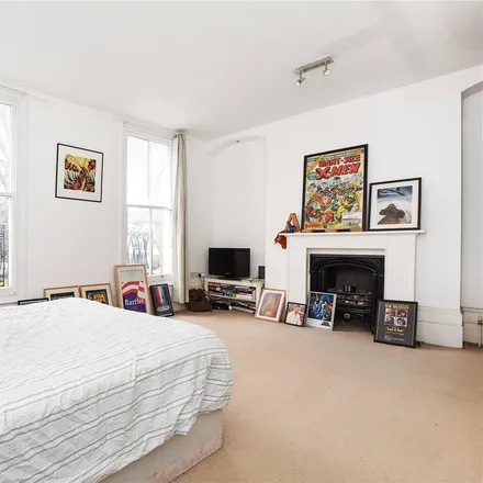 Image 4 - 32 Sidney Square, St. George in the East, London, E1 2EY, United Kingdom - Townhouse for rent