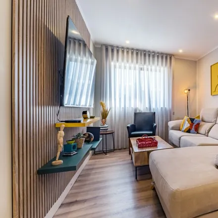 Rent this 2 bed apartment on Rua Alfredo Keil 99 in 4400-010 Vila Nova de Gaia, Portugal