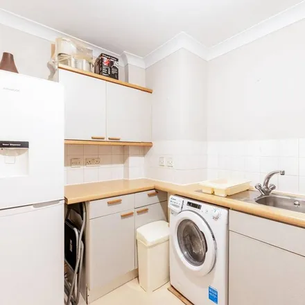Image 5 - Claremont House, Worcester Road, London, SM2 6GE, United Kingdom - Apartment for rent