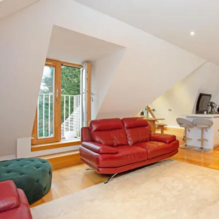Buy this 2 bed apartment on Westhall Road in Tandridge, CR6 9BJ