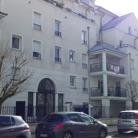 Rent this 3 bed apartment on 1 Rue Chauveau-lagarde in 28000 Chartres, France