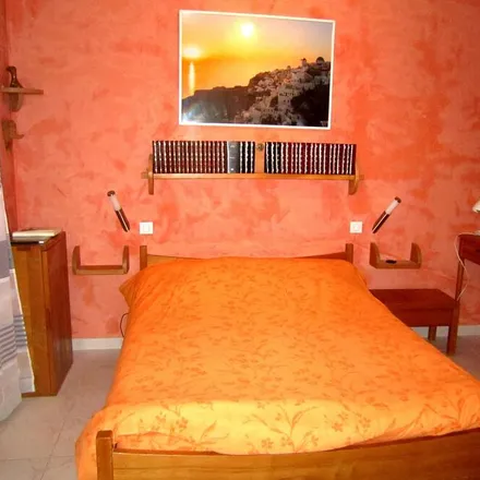 Rent this 3 bed house on 06270 Villeneuve-Loubet