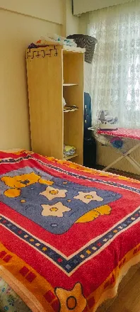 Rent this 1 bed room on Hakkı Demir Anadolu İmam Hatip Lisesi in Nur Baba Sokağı 37, 34676 Üsküdar