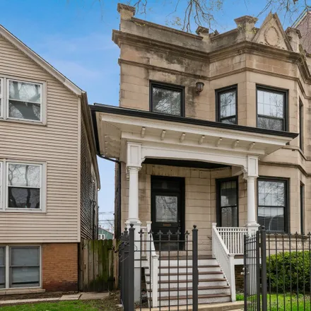 Buy this 5 bed duplex on 3721 North Clifton Avenue in Chicago, IL 60613