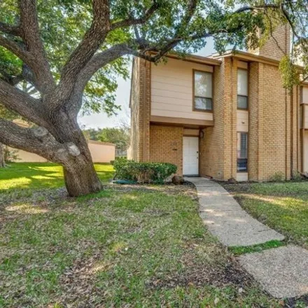 Buy this 4 bed townhouse on 2116 Warnford Place in Arlington, TX 76015