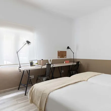 Rent this 3 bed room on Biblioteca María Moliner in Calle Daoíz, 28903 Getafe