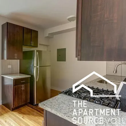 Image 3 - 3360 W Montrose Ave, Unit 2 - Apartment for rent