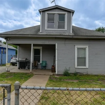 Buy this 3 bed house on 2826 Avenue H in Fort Worth, TX 76105