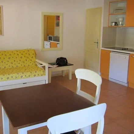 Rent this studio apartment on Le Lavandou in Avenue du Général de Gaulle, 83980 Le Lavandou