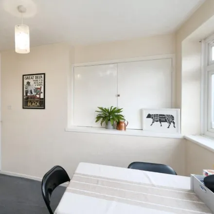 Image 4 - South Terrace, London, KT6 6HU, United Kingdom - Apartment for rent