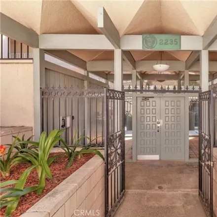 Image 3 - 2235 West 25th Street, Los Angeles, CA 90732, USA - Condo for sale
